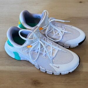 NIKE FREE METCON 4 WHITE GREEN
GLOW, CZ0596-135, Size 10.5 WOMEN’S SNEAKER